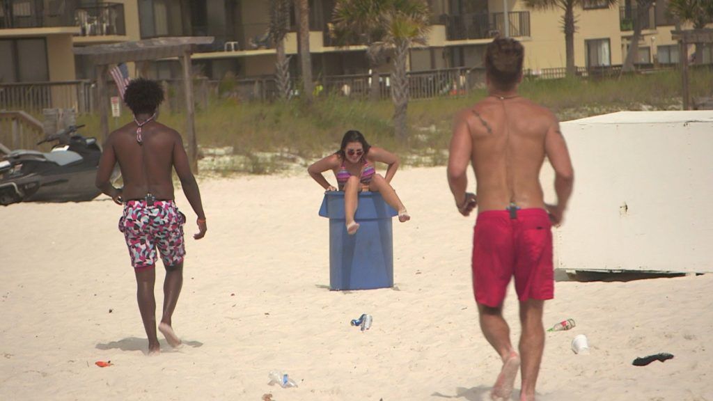 Fotos constrangedoras na praia que foram tiradas no momento certo Quotes   