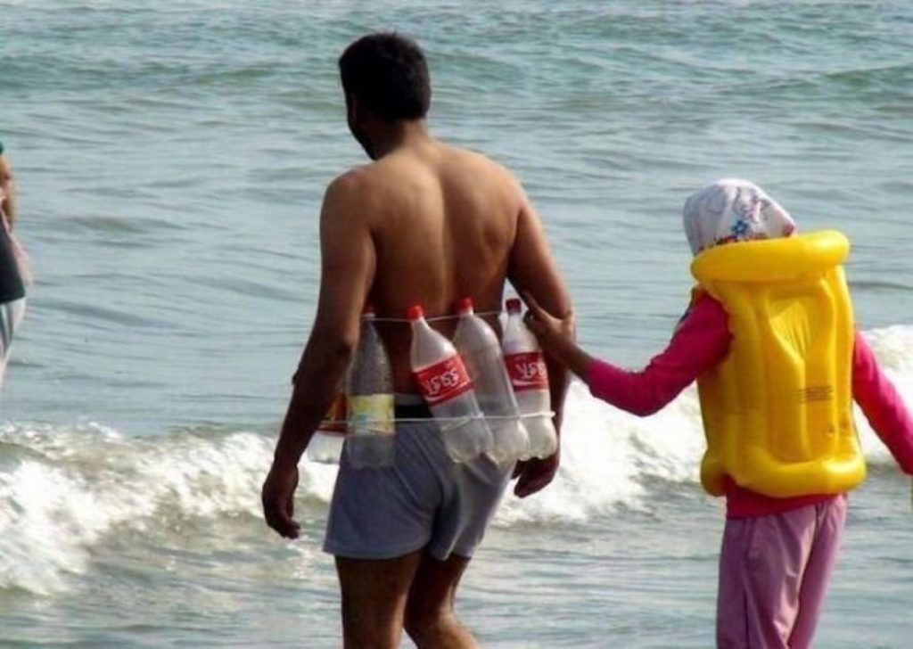 Fotos constrangedoras na praia que foram tiradas no momento certo Quotes   