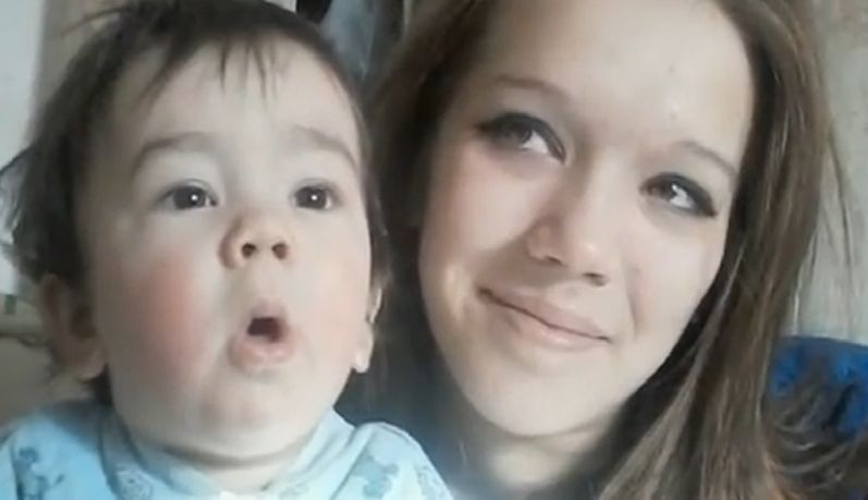 Chocante! Essa mãe russa tem apenas 10 anos de diferença com a filha! Quotes   